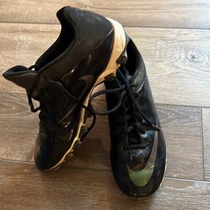 Nike Cleats Youth Size 4.5 Baseball or Soccer